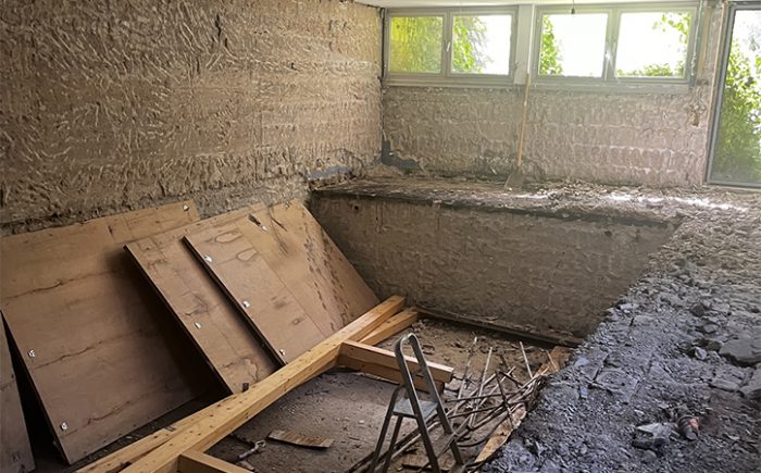 eingeschossige Hofresidenz mit klaren Linien, großzügigen Glasflächen