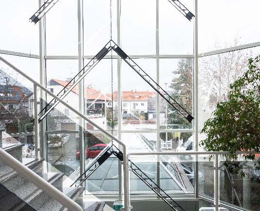 Geschäftsgebäude in einem etablierten Gewerbegebiet von Mainz-Kastel