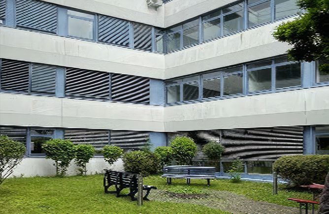 Gewerbeimmobilie mit Leerstandsreserven und begrüntem Innenhof in Leonberg