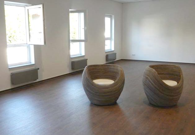 Moderne Gewerbeimmobilie mit repräsentativem Eingangsbereich
